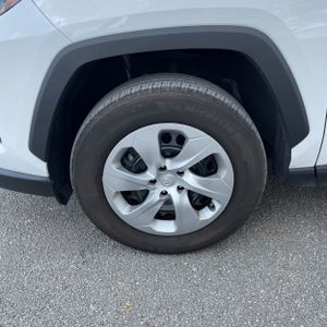 2025 Toyota RAV4 LE 缩略图 17