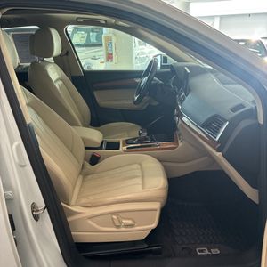 صورة 32 لـ 2021 AUDI Q5 PREMIUM