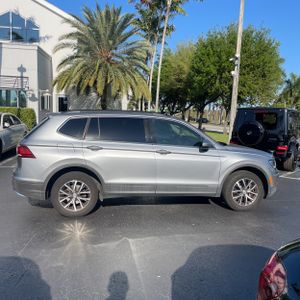 VOLKSWAGEN TIGUAN SE - 10