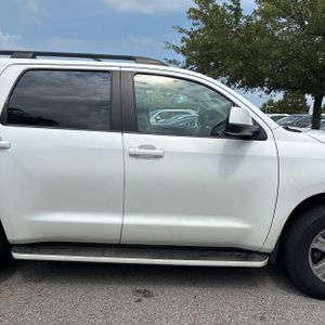 2010 Toyota SEQUOIA SR5 — фото 11