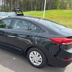 HYUNDAI ELANTRA SE - 6