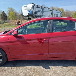 HYUNDAI ELANTRA SE - 4