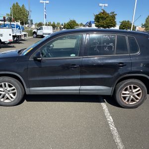 VOLKSWAGEN TIGUAN S - 4