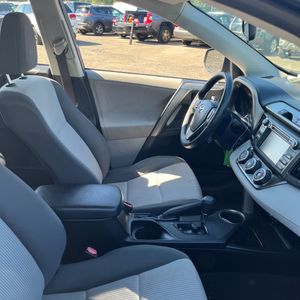 2013 Toyota RAV4 LE 照片 33