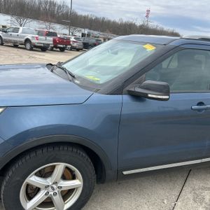 FORD EXPLORER XLT - 2