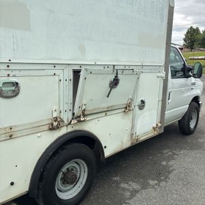 FORD E-350 CUTAWAY - 8