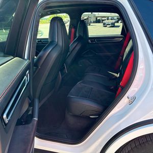 صورة 38 لـ 2021 Porsche CAYENNE GTS