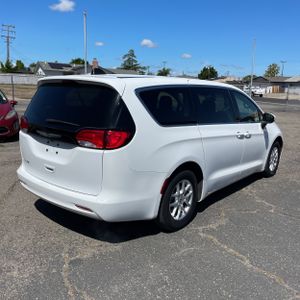 CHRYSLER VOYAGER LX - 8