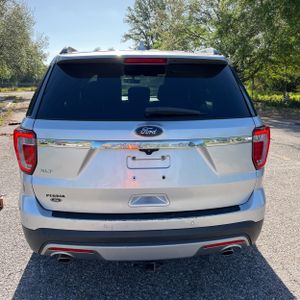 FORD EXPLORER XLT - 7