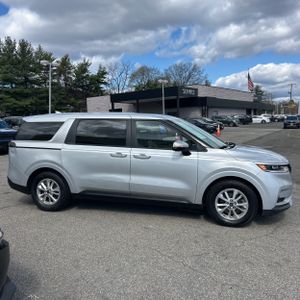 KIA CARNIVAL LX - 10