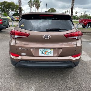 HYUNDAI TUCSON SE - 7