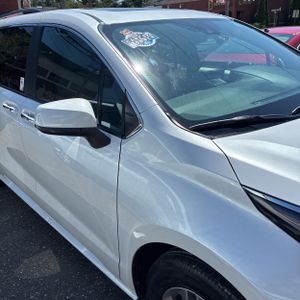 صورة 10 لـ 2026 Toyota SIENNA XLE 8-PASSENGER