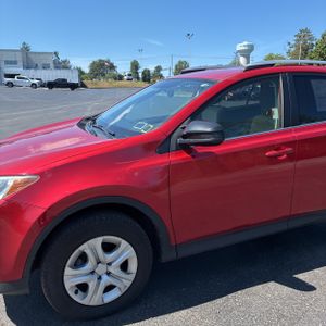 2015 Toyota RAV4 LE — фото 2