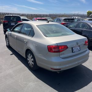 VOLKSWAGEN JETTA 2.0L S - 5