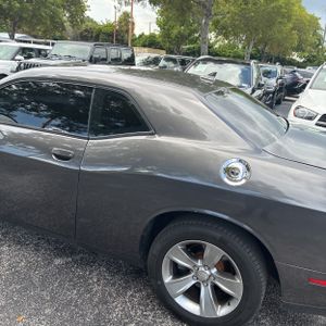 2019 Dodge CHALLENGER SXT — фото 6