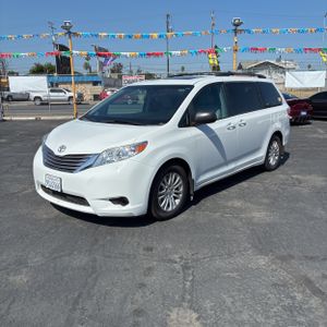 TOYOTA SIENNA - 1