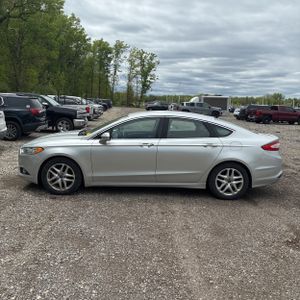 FORD FUSION SE - 3