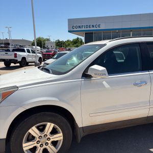 CHEVROLET TRAVERSE - 2