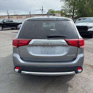 MITSUBISHI OUTLANDER ES - 7