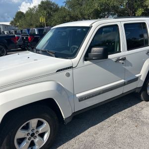 2010 JEEP LIBERTY SPORT — фото 2