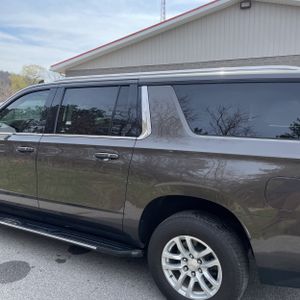 CHEVROLET SUBURBAN LS - 6