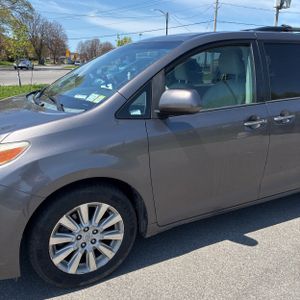 TOYOTA SIENNA - 2