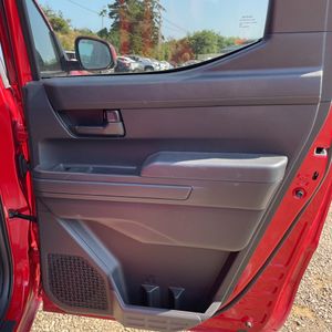 صورة مصغرة 63 لـ 2025 Toyota TACOMA SR5