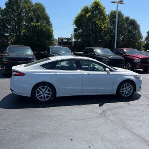 FORD FUSION SE - 10