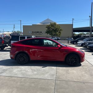 TESLA MODEL Y LONG RANGE - 10