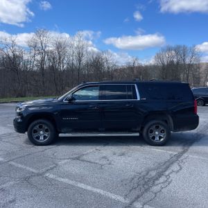 CHEVROLET SUBURBAN LT - 3