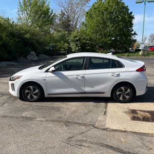 HYUNDAI IONIQ HYBRID SEL - 3