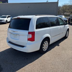 CHRYSLER TOWN AND COUNTRY TOURING - 8
