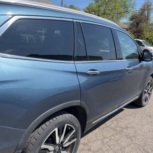HONDA PILOT TOURING W/REAR CAPTAIN'S CHAIRS - 9