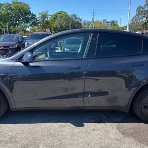 TESLA MODEL Y LONG RANGE - 4