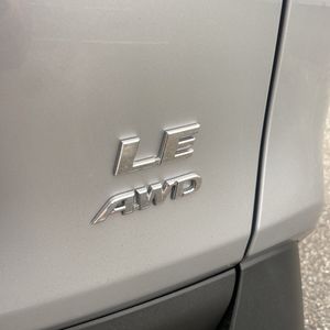 2025 Toyota RAV4 LE — миниатюра 23