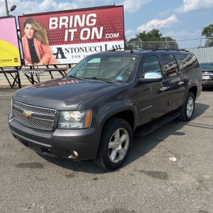 2011 Chevrolet SUBURBAN LS 照片 1