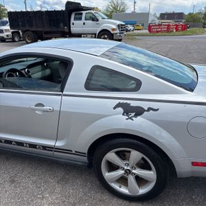 FORD MUSTANG V6 DELUXE - 6