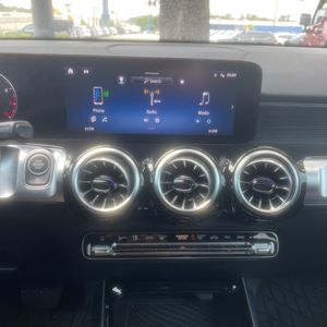 2025 Mercedes-BENZ GLB — миниатюра 37
