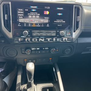 صورة مصغرة 40 لـ 2025 Nissan FRONTIER SV