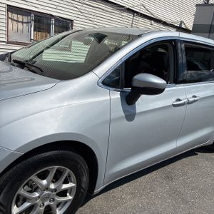 CHRYSLER PACIFICA TOURING L - 2