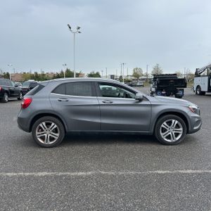 MERCEDES-BENZ GLA - 10