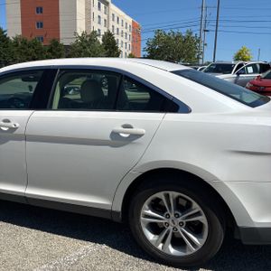FORD TAURUS SEL - 6