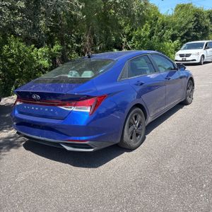 صورة 8 لـ 2021 Hyundai ELANTRA SEL