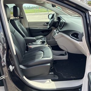2024 Chrysler PACIFICA TOURING L thumbnail 32