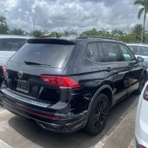 صورة 8 لـ 2022 Volkswagen TIGUAN SE R-LINE BLACK