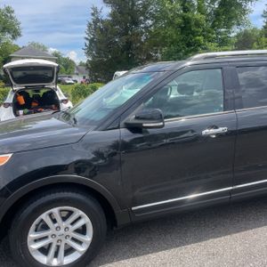 FORD EXPLORER XLT - 2