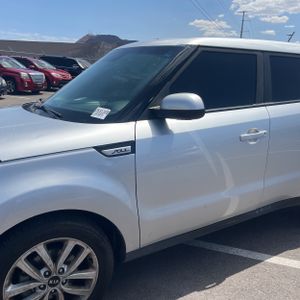 2019 KIA SOUL + 照片 2