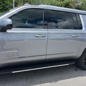 CHEVROLET SUBURBAN LT - 4