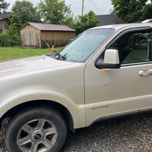 2005 Lincoln AVIATOR LUXURY photo 2
