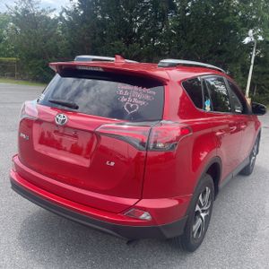 2017 Toyota RAV4 LE photo 8